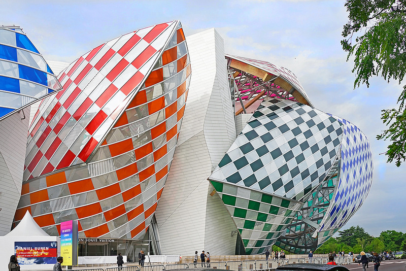 Fondation Louis Vuitton, Building in Paris by Frank Gehry - Con  l'intervento di Daniel Buren